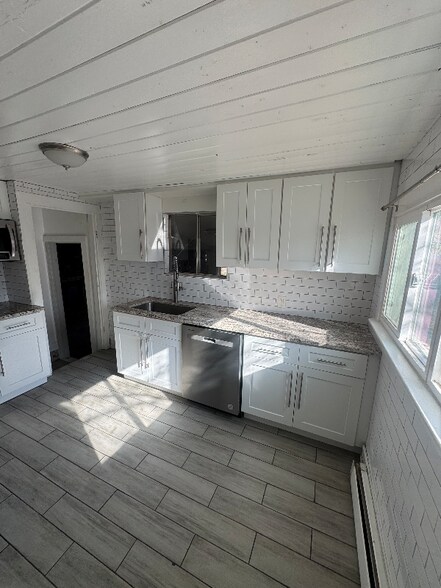 Building Photo - 4928 Newton St