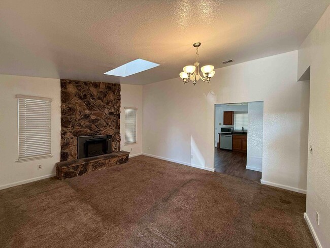 Building Photo - Elk Grove 3 Bed 2 Bath