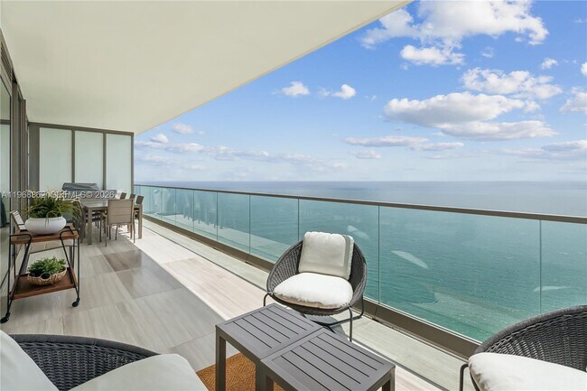 Building Photo - 18975 Collins Ave