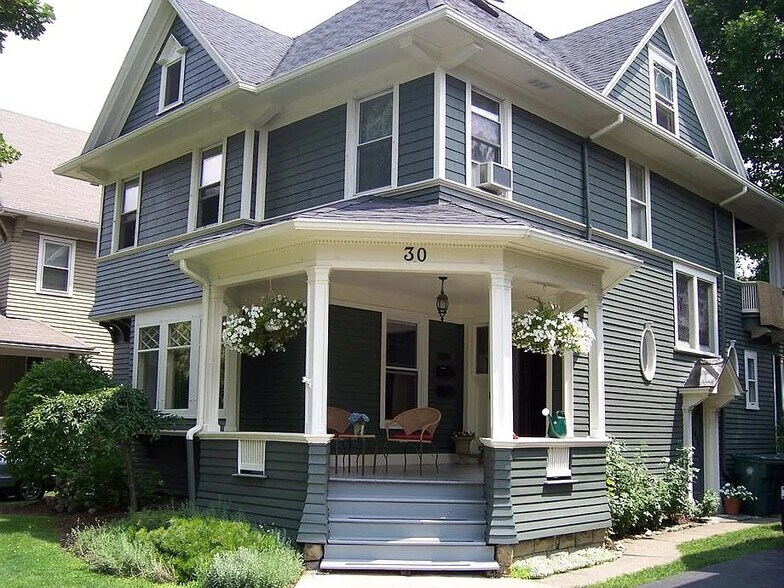 Primary Photo - 30 Beverly St