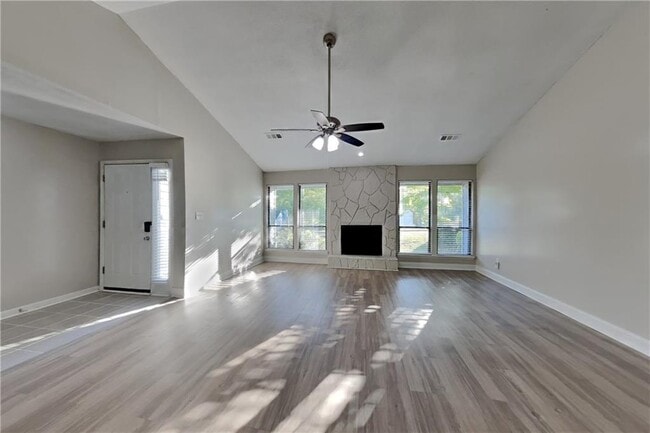 Building Photo - 1174 Empire Cir