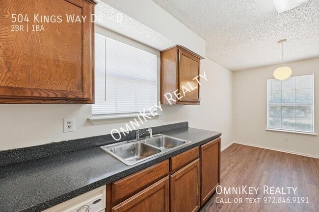 Building Photo - 504 Kings Way Dr