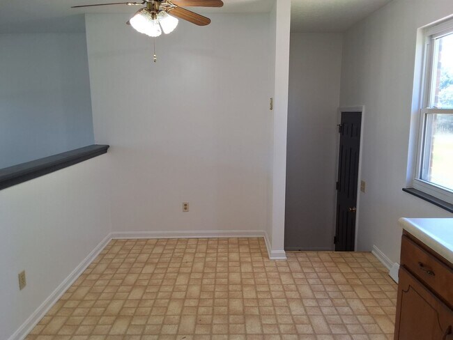 Building Photo - 111 Cherrywood Dr