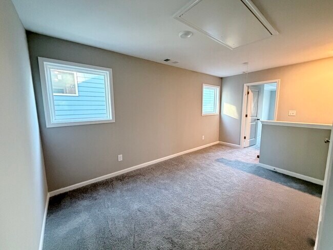 Building Photo - The Enclave At Mill Creek