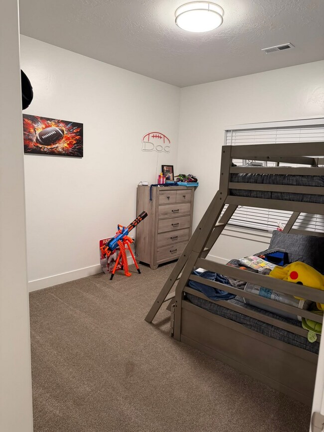 Building Photo - 695 E Vis Ln