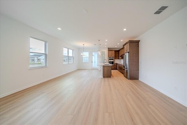 Building Photo - 1895 Pinecliff Dr