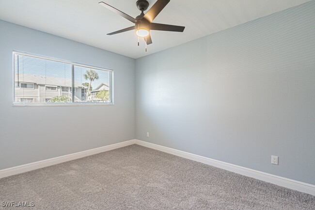 Building Photo - 5745 Foxlake Dr