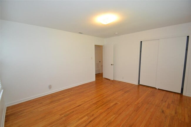 Building Photo - 1211 Ridgemont Dr