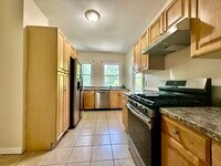 Building Photo - 206 Sumner St