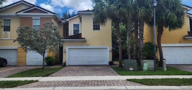 Primary Photo - 829 Pipers Cay Dr