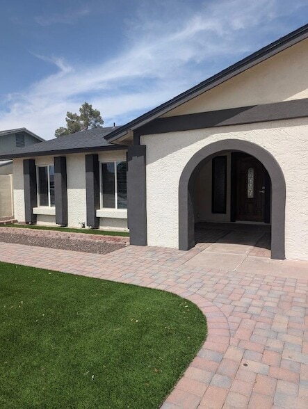 Building Photo - 1016 W Manhatton Dr