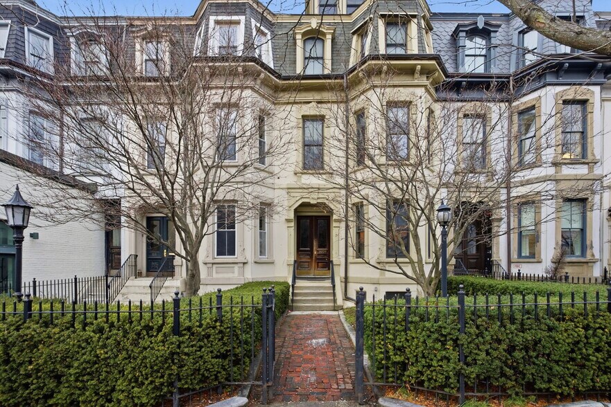 Building Photo - 1609 Tremont St