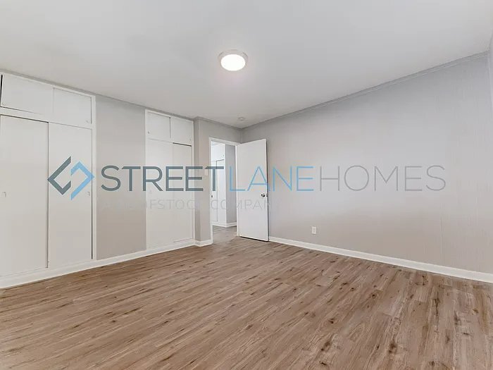 Building Photo - 9834 Lawnview Dr