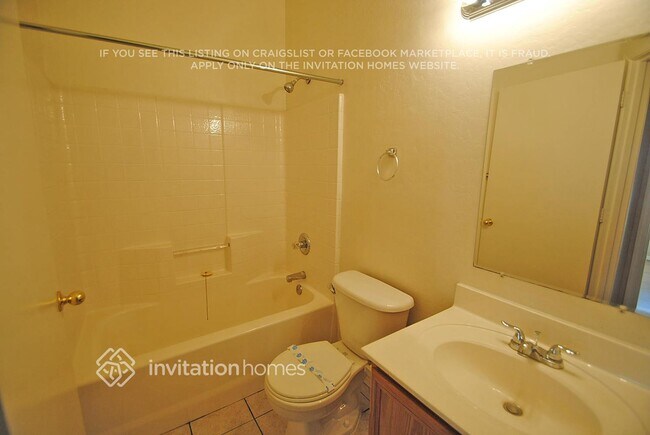 Building Photo - 5703 N 67th Dr