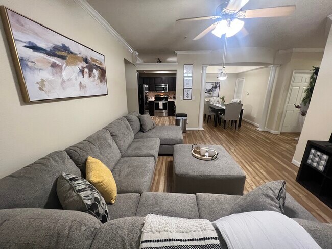 Building Photo - 3300 Cummins St