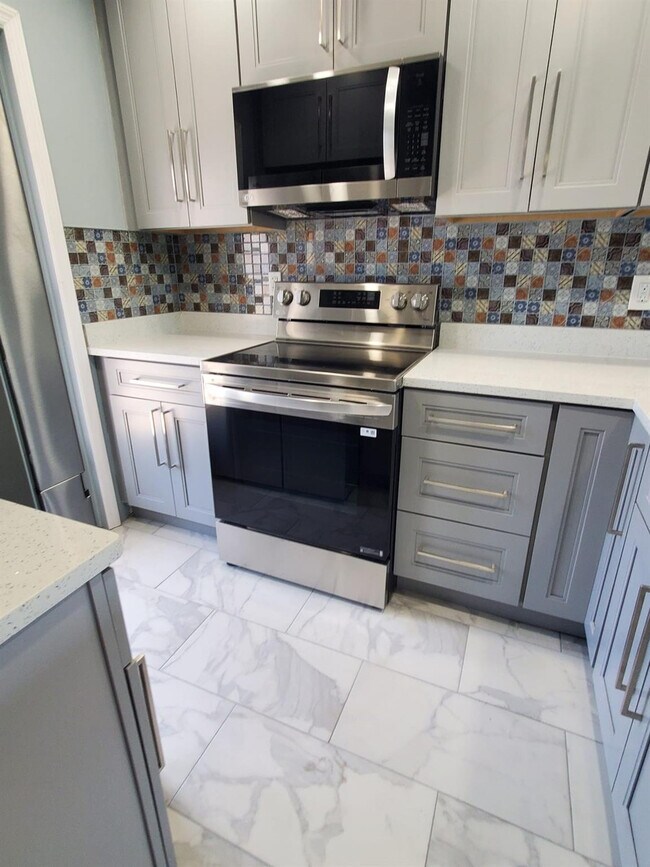 Building Photo - 1481 S Ocean Blvd