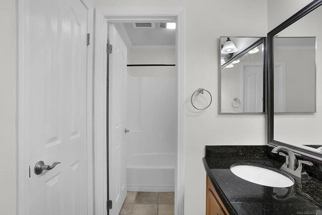 Building Photo - 3030 Suncrest Dr