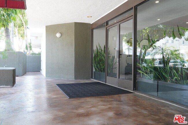 Building Photo - 1325 N Sierra Bonita Ave