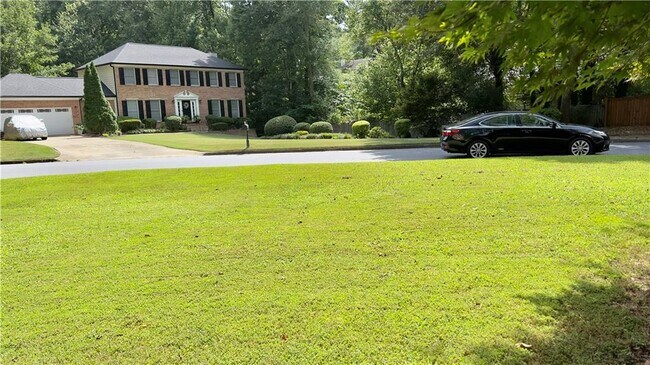 Building Photo - 4603 Villa Chase Dr NE