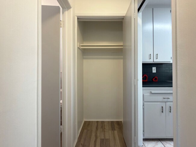 Building Photo - LB0290