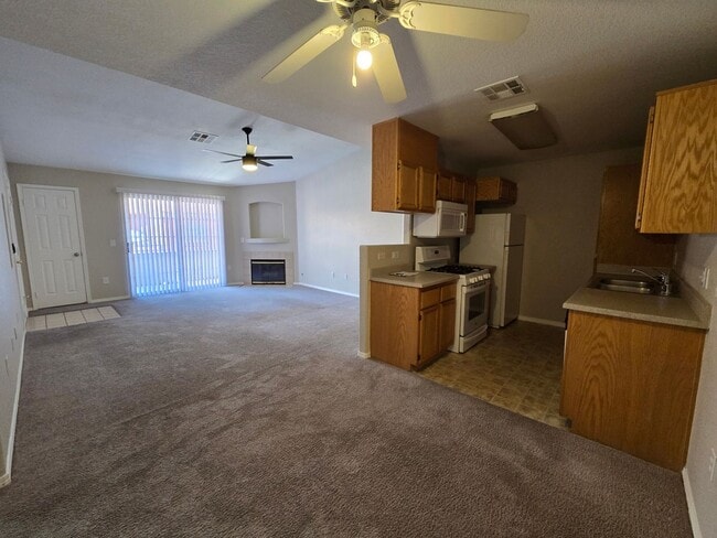 Building Photo - GREAT 2 BED, 2 BATH CONDO! READY FOR IMMED...
