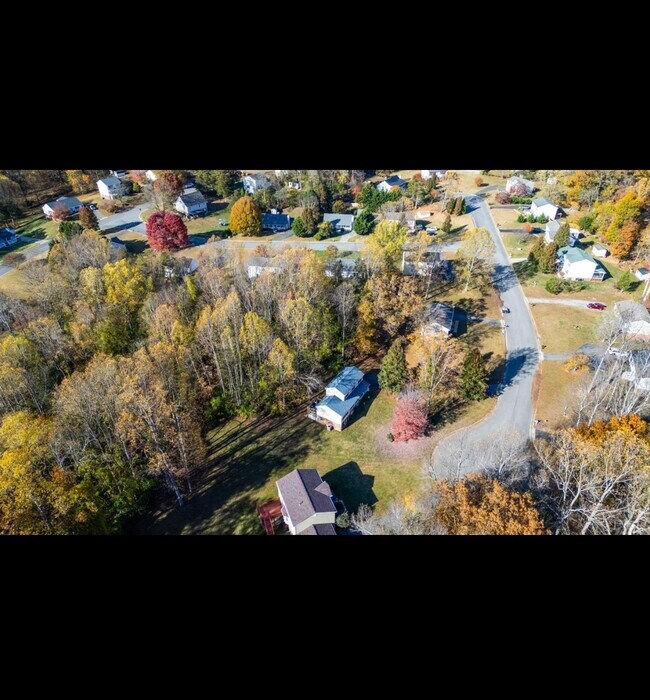 Building Photo - 224 Dove Ct