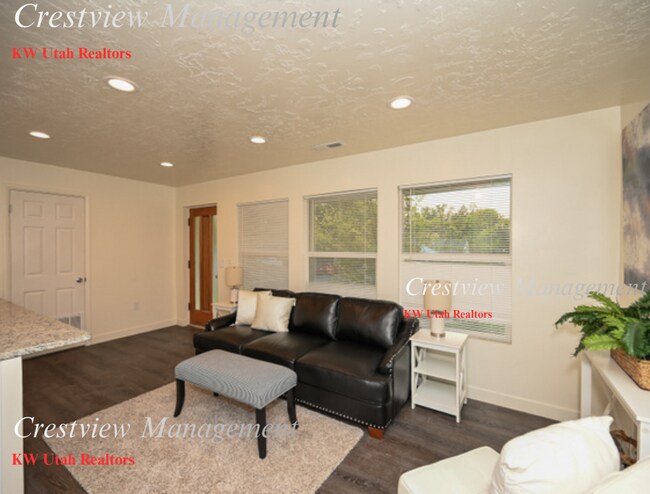 Building Photo - Martin Triplex