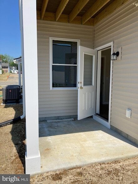 Building Photo - 376 E Main St