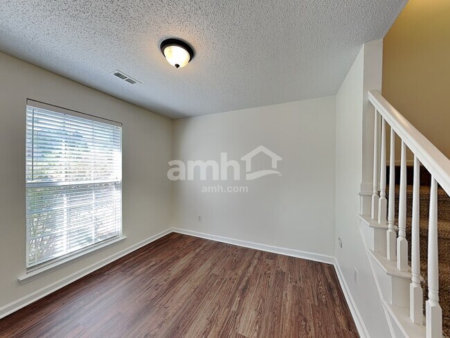 Building Photo - 6118 Goldenfield Dr