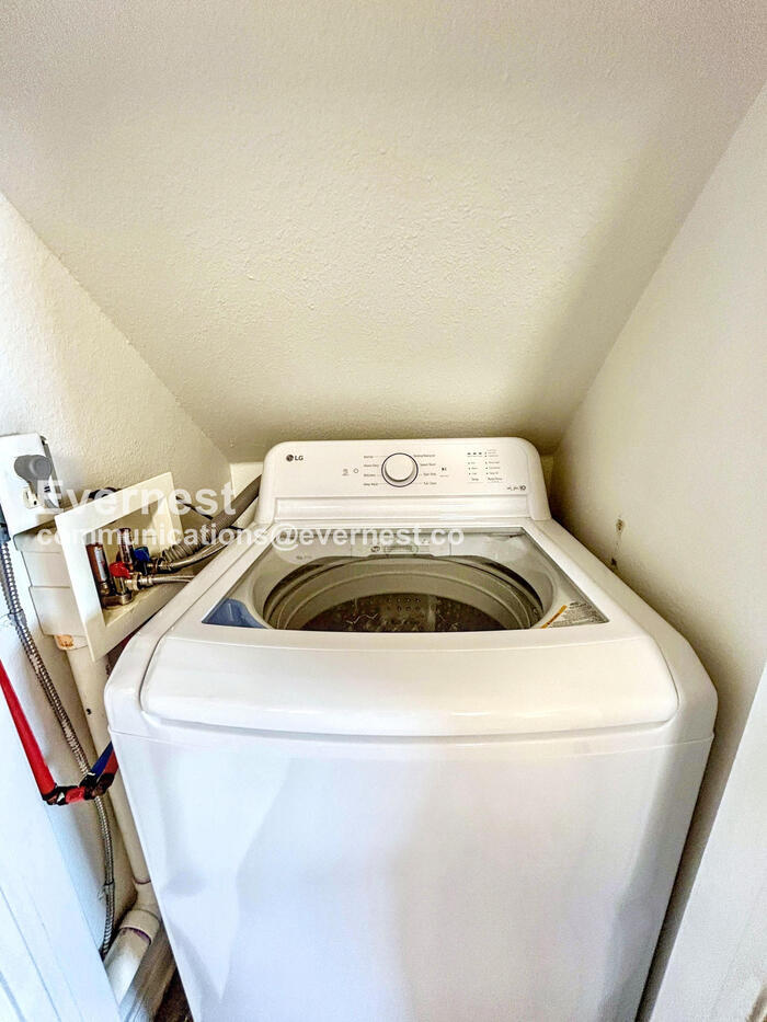 Building Photo - 3530 E Richmond Rd