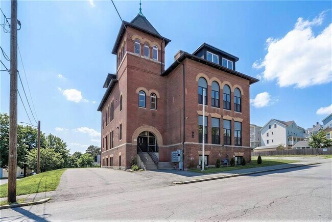 Building Photo - 72 Kendrick Ave