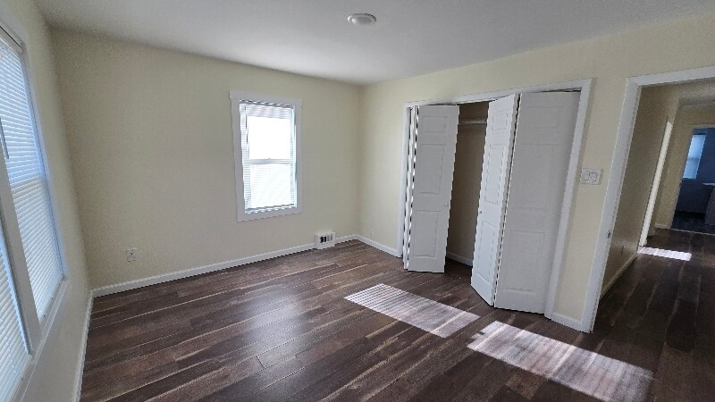 Building Photo - 15 Vola Ln