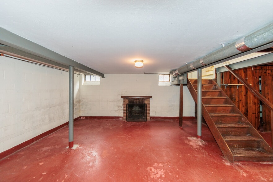 Building Photo - 4040 Ardmore Rd