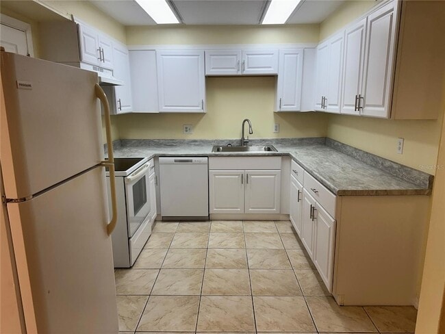 Building Photo - 215 Amherst Ave