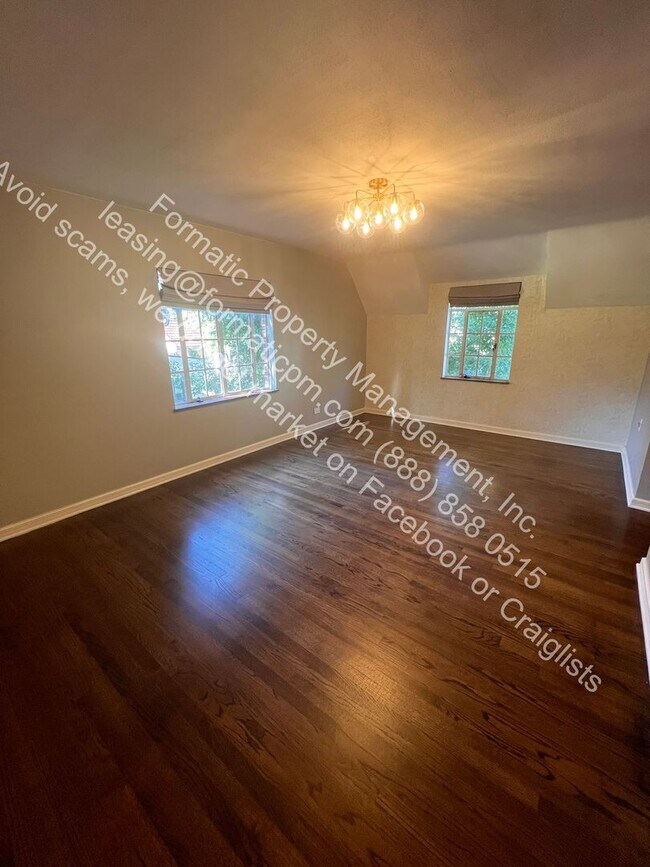 Building Photo - Free Perks, Pet-Friendly Oversized 4-Bedro...