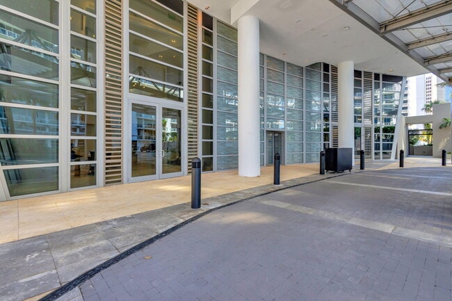 Building Photo - 3100 N Ocean Dr