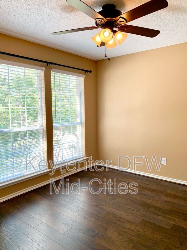 Building Photo - 8702 Saddlehorn Dr