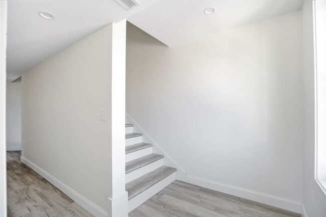 Building Photo - 23 Blake St