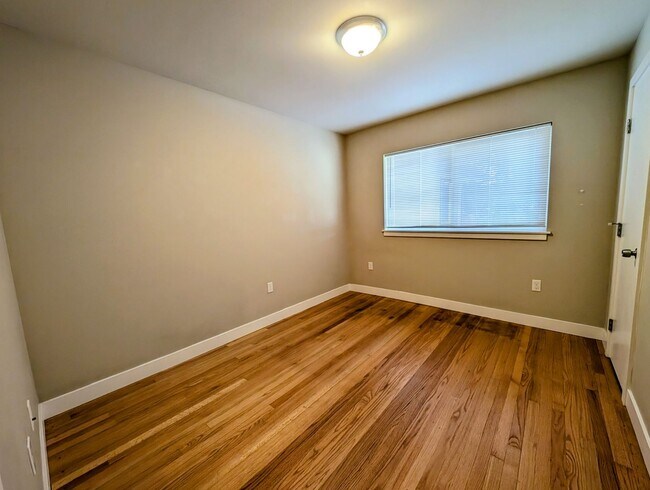Building Photo - Lake City 3 bedroom Rambler Townhome with ...