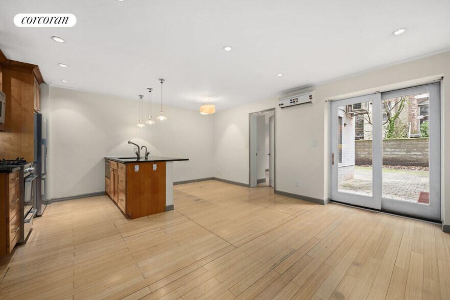 Building Photo - 42 W 88th St