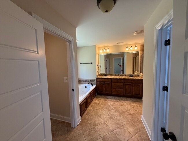 Building Photo - Elegant 3-Bedroom Home in Gated Seven Lakes with Community Pool