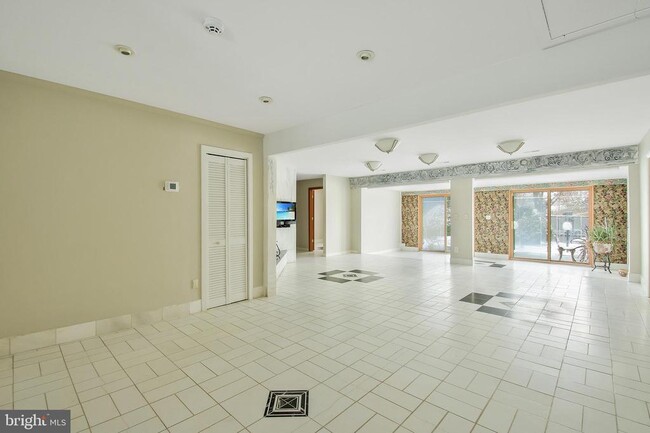 Building Photo - 6561 Shady Side Rd