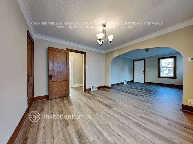 Building Photo - 3840 44th Ave S