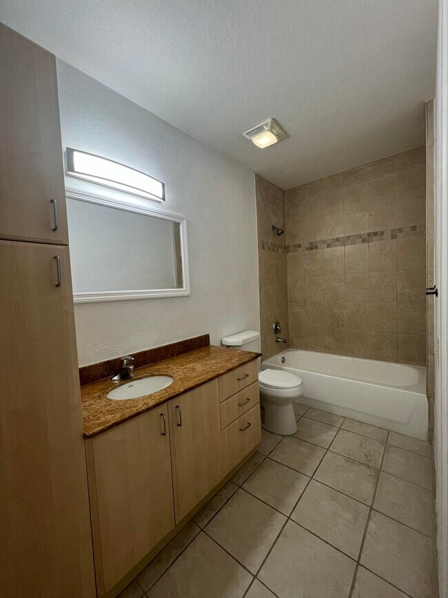 Building Photo - 1610 Presidential Way