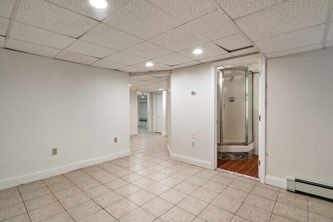 Building Photo - 12 Summit Rd