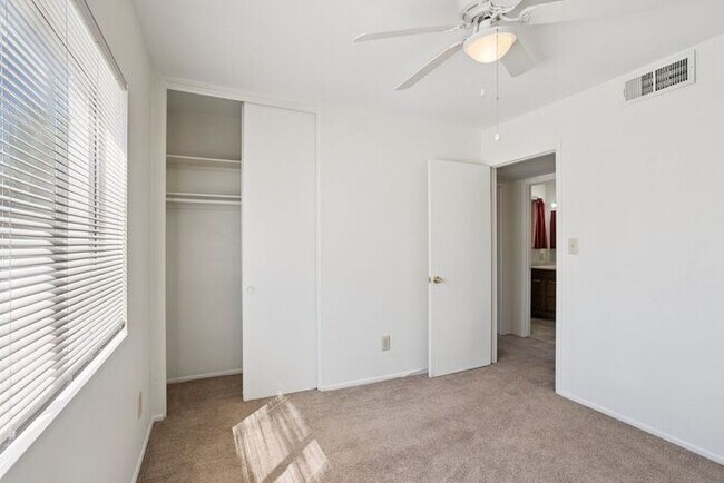Building Photo - 2213 S Saratoga