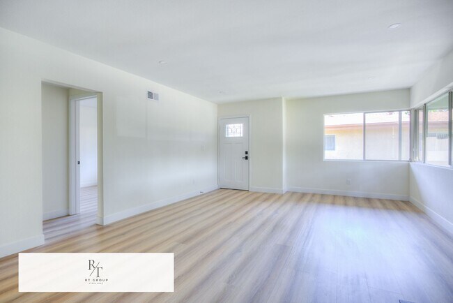 Building Photo - Fully Upgraded Spacious 3-Bedroom Unit in Prime Arcadia Location