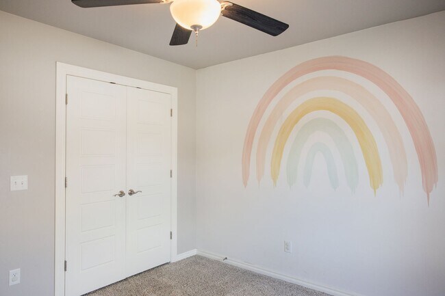 Building Photo - BEAUTIFUL 5 BED HOME  FOR LEASE