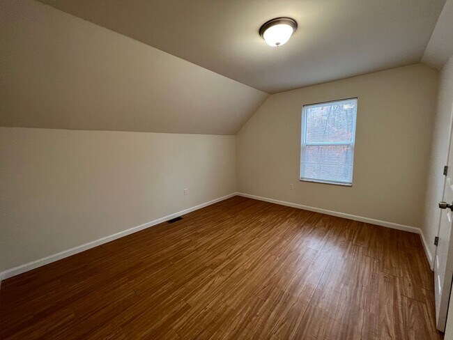 Building Photo - 11205 Cumberland Gap Dr