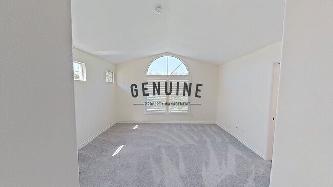 Building Photo - Spacious 3Bd 2.5Ba Home w/Den